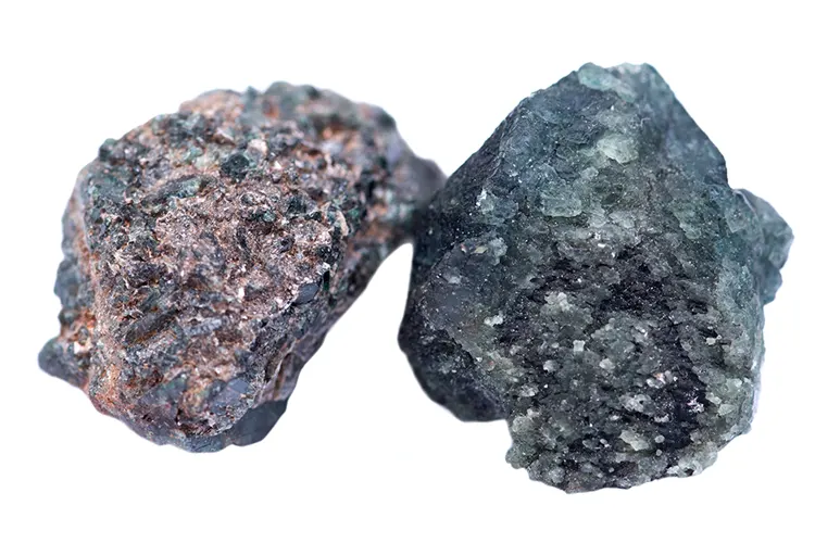 Deux pierres d'alexandrite cristallisées en provenance de Tanzanie