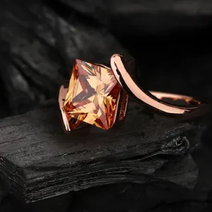 bague avec une citrine, la pierre de novembre, sertie