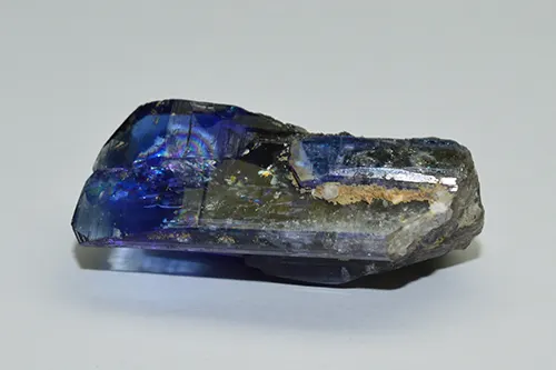 Magnifique specimen de pierre tanzanite brute