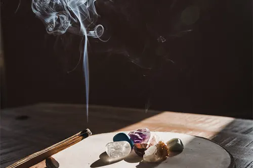 Rituel de purification et de nettoyage énergétique de la pierre diamant